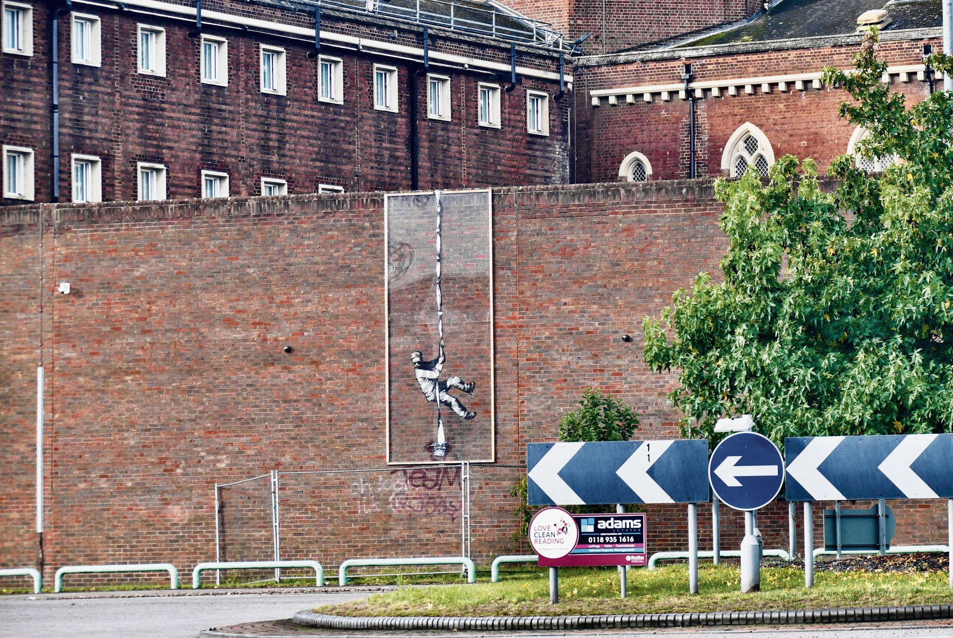 Werk van Banksy bij Reading Gaol. 