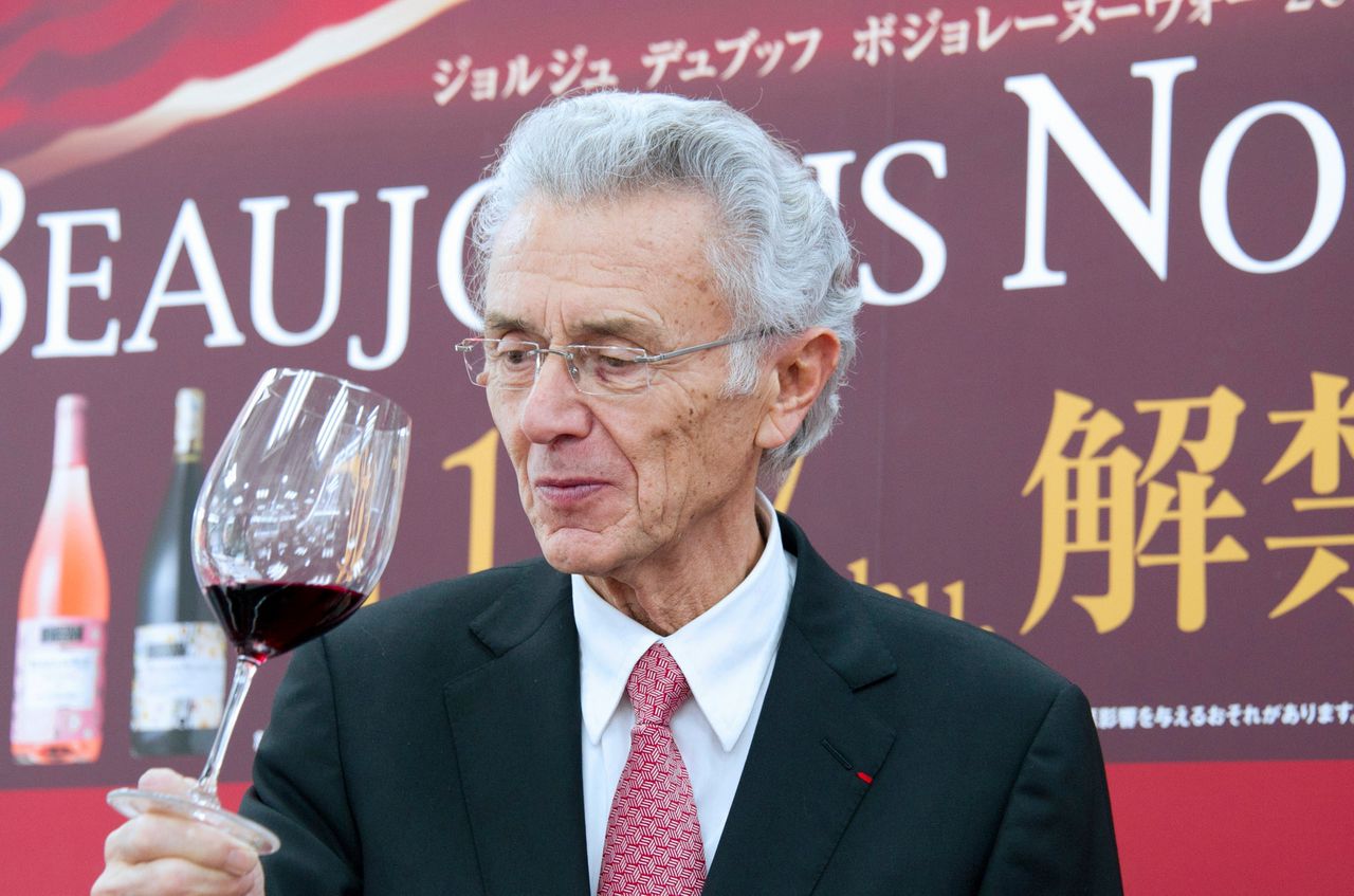 Georges Duboeuf was in november 2011 aanwezig bij de presentatie van de beaujolais nouveau in Tokio, Japan.