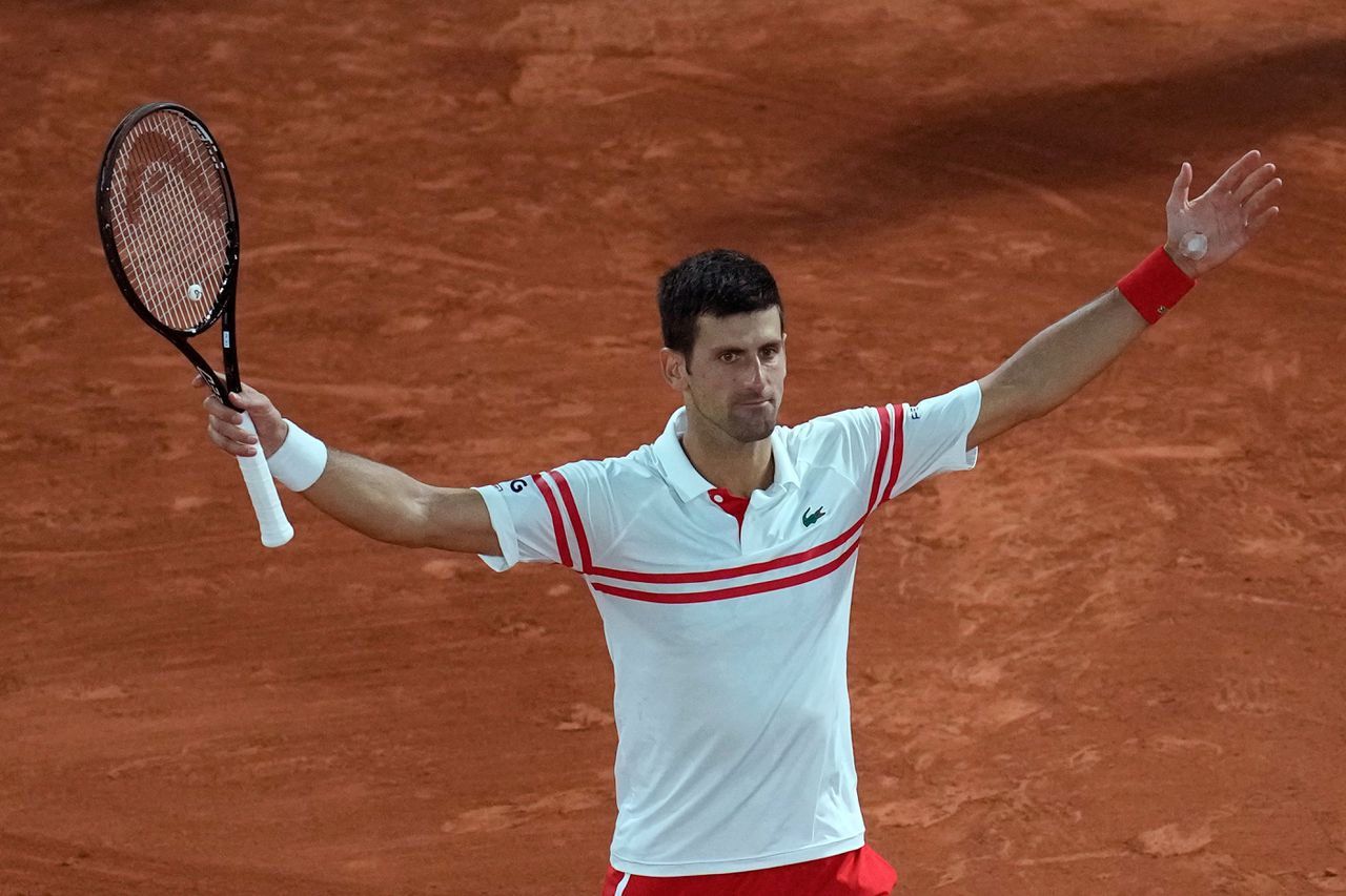Djokovic viert zijn winst op Nadal.
