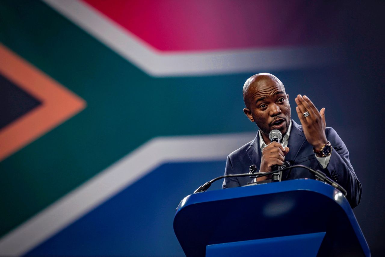 Oppositieleider Mmusi Maimane afgetreden in Zuid-Afrika 