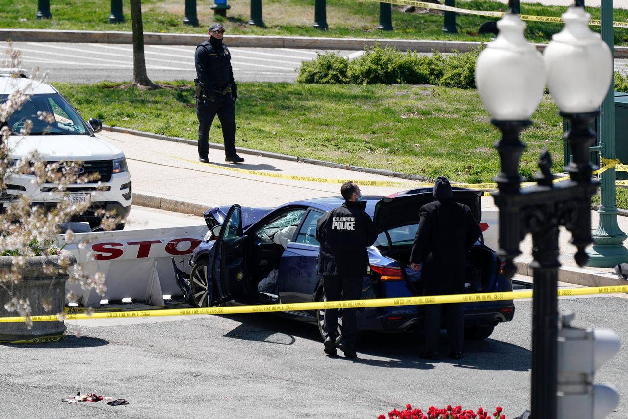 Bewaker Capitool gedood bij aanval met auto en mes, dader doodgeschoten 