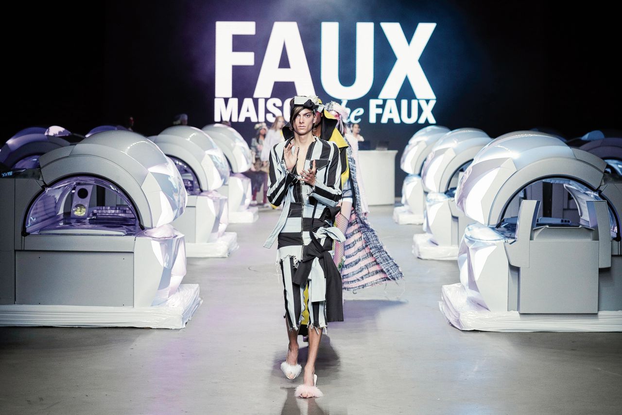 Show van Maison the Faux tijdens de modeweek in juli 2017.