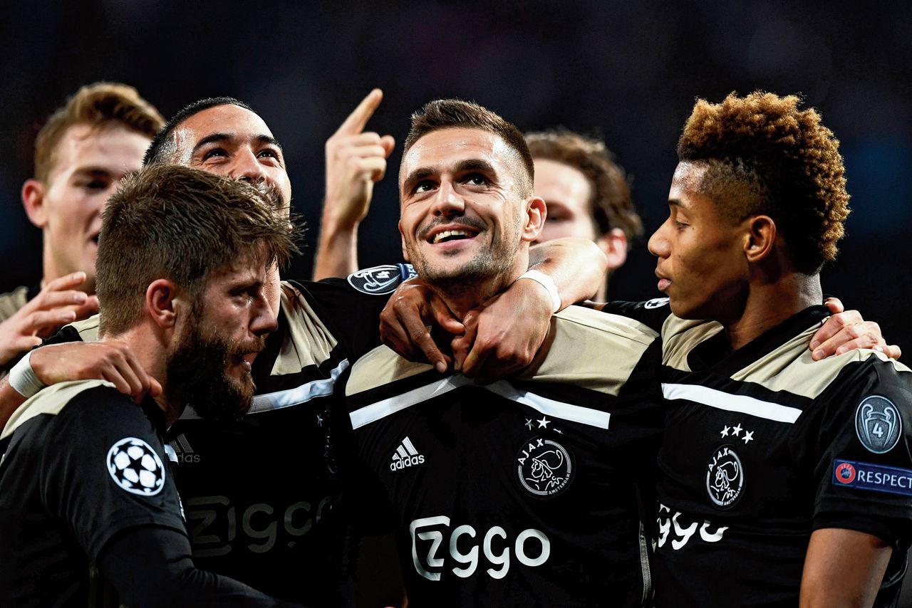 Dusan Tadic (midden) viert de 3-0 tegen Real Madrid. „Inspiratie is vanzelfsprekend als je tegen de grootste club ter wereld speelt.”