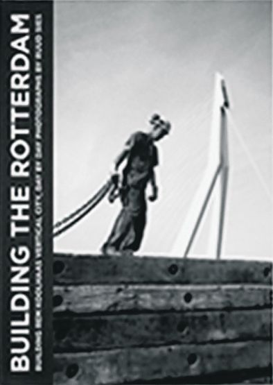 Boven: Mehmet, betonvlechter en, onder, Nuno, op ‘De Rotterdam’ beelden Uit besproken boek