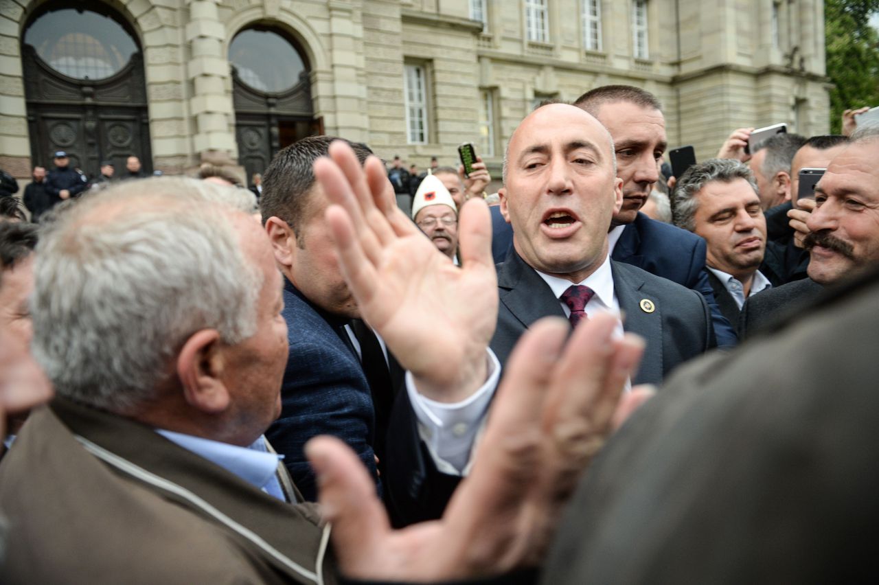 Ramush Haradinaj verlaat op 26 april de rechtbank.