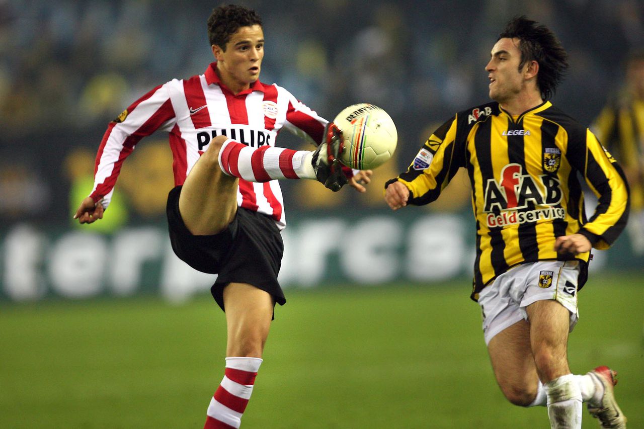 De Landenstrijd Om Afellay Blijft Vooralsnog Open Nrc