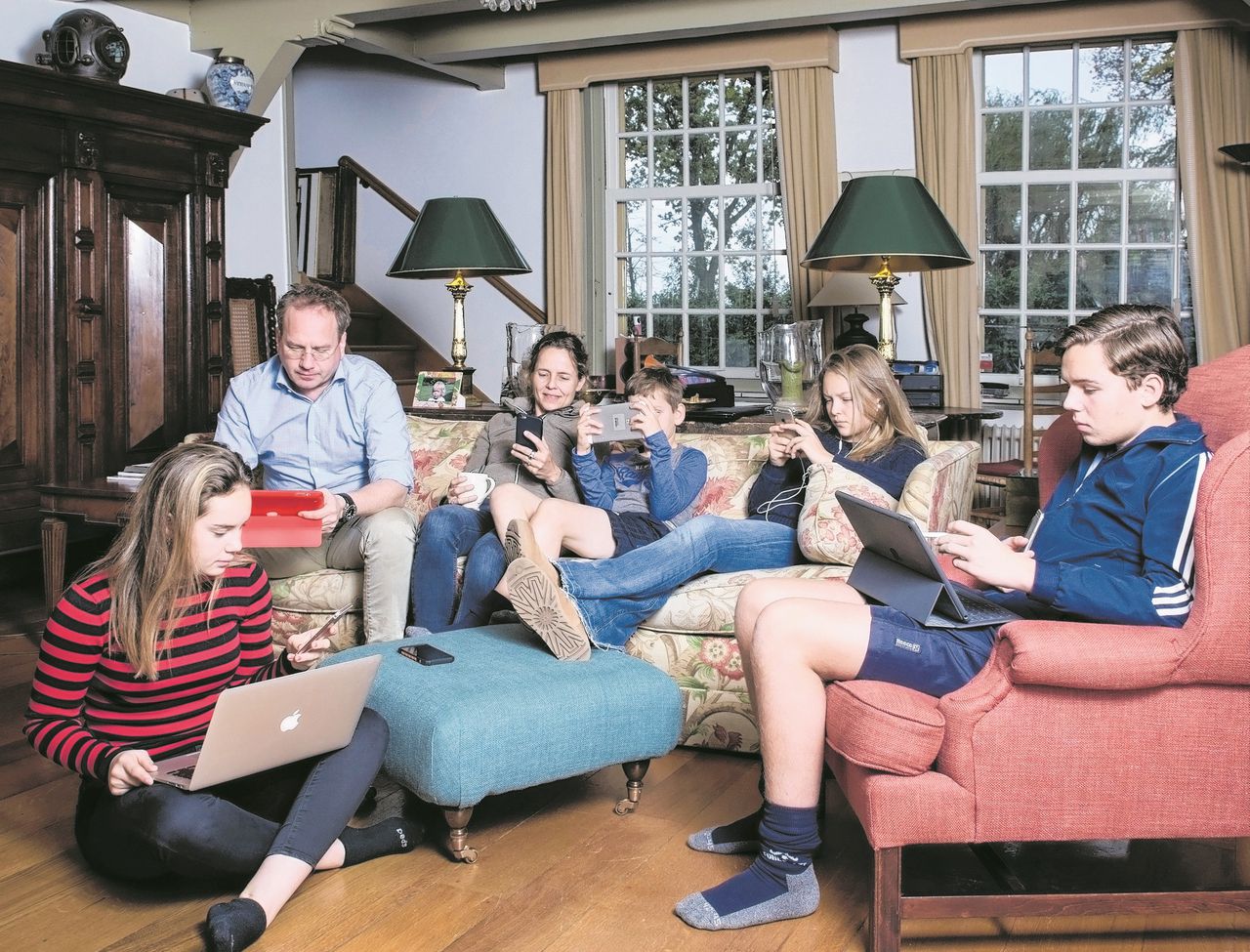 De familie Hedeman Joosten: ouders Paul en Elske, en hun kinderen (vlnr): Bente (16), Jonathan (11), Noortje (13) en Boas (15).