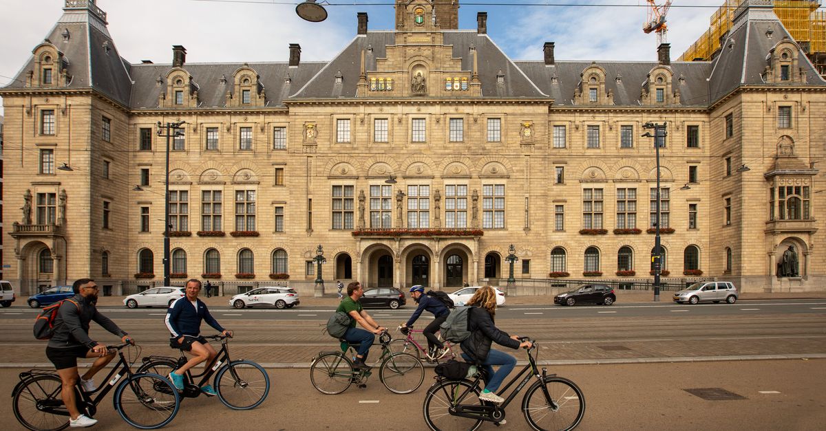 Rotterdam ontslaat twee ambtenaren wegens corruptie bij bouwprojecten