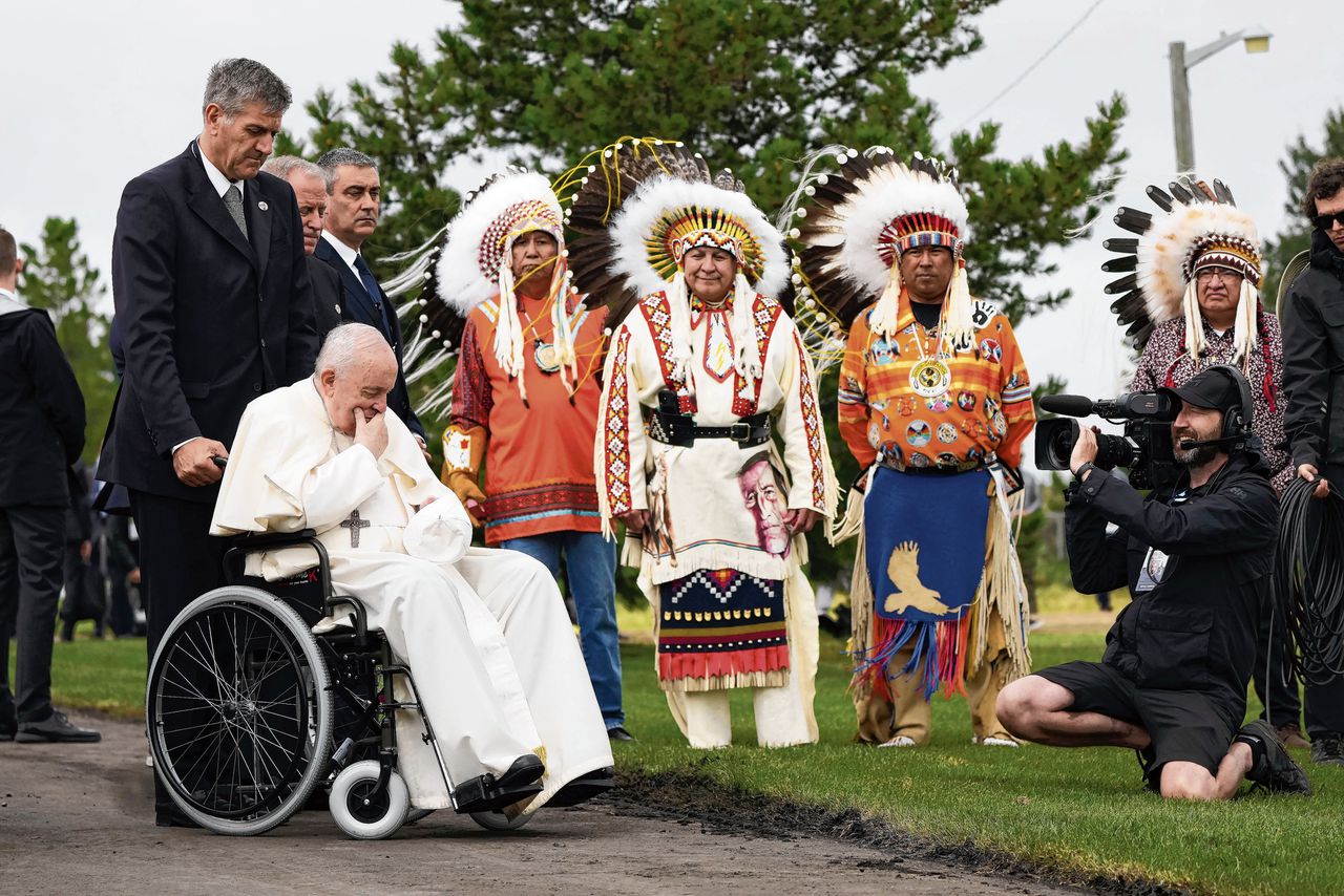 Paus biedt   excuses aan voor leed inheemse  kostscholen 