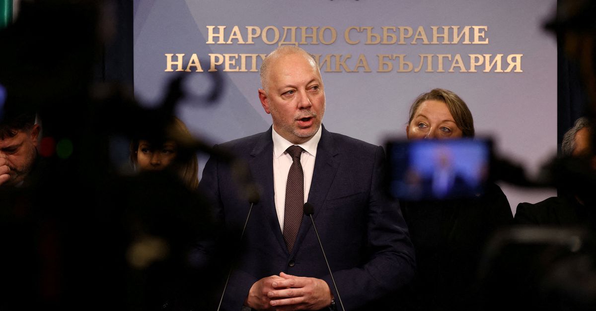 ブルガリア政府、ユーロ圏加盟のわずか数週間前に辞任
