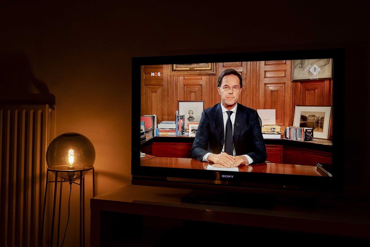 Minister-president Mark Rutte spreekt op televisie het land toe over het coronavirus.