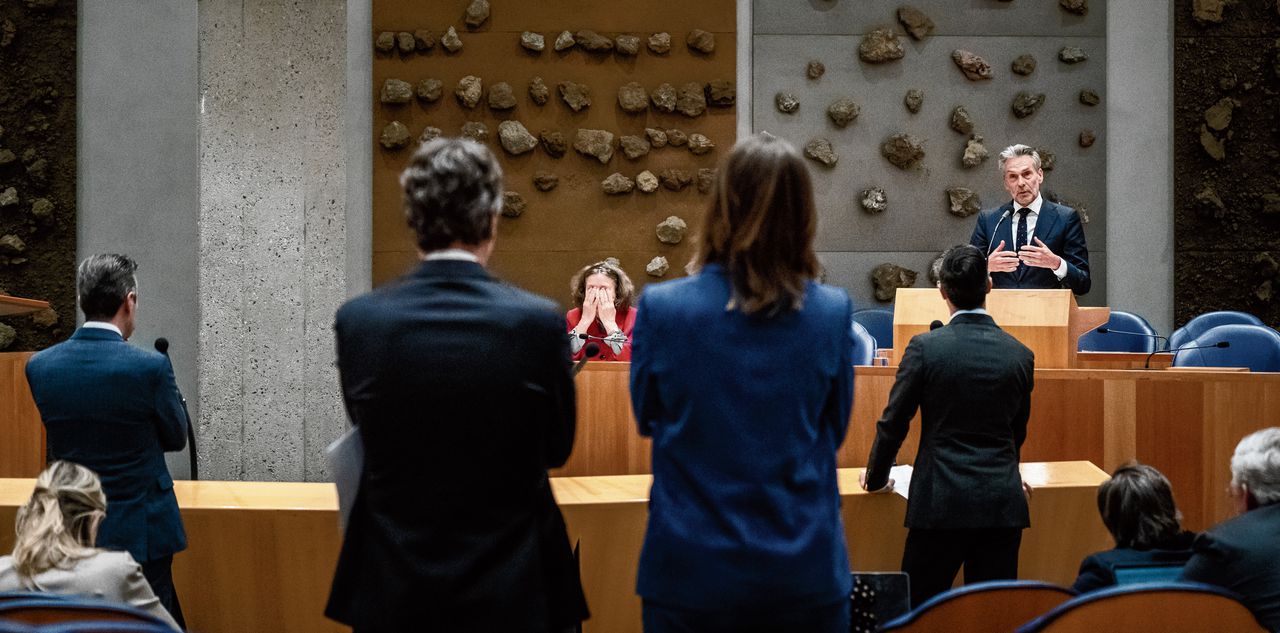 The Cabinet-Schoof: always say that there is unity, while distrust is growing