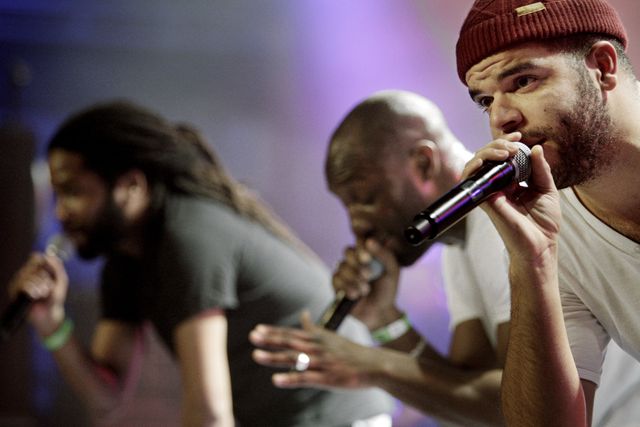 De rappers Flinke Namen (met rechts Sef) treden in 2011 op tijdens het Eurosonic Noorderslag-festival in Groningen.