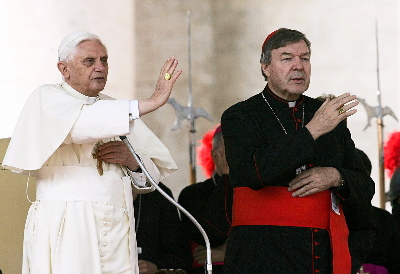 George Pell en toenmalig paus Benedictus, in 2005 in het Vaticaan