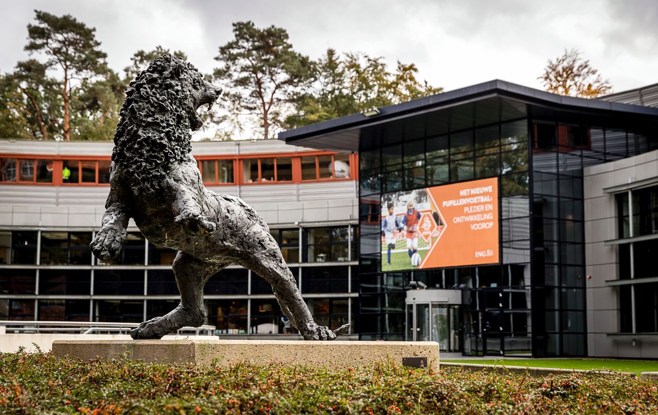 De ingang van het KNVB-hoofdkwartier in Zeist. Just Spee is voorgedragen als nieuwe bestuursvoorzitter.