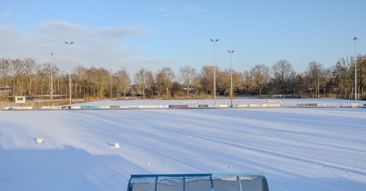 KNVB schrapt alle wedstrijden voor amateurvoetballers en vrijdagavondduels in betaald voetbal
