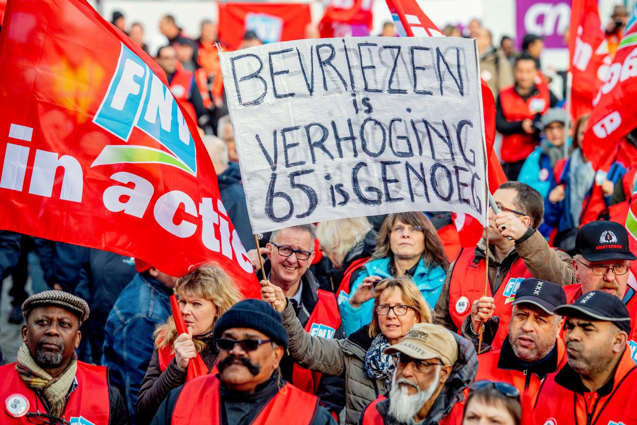 FNV’ers demonstreren tijdens de ‘landelijke actiedag voor een goed pensioen’ op 18 maart, in Amsterdam.