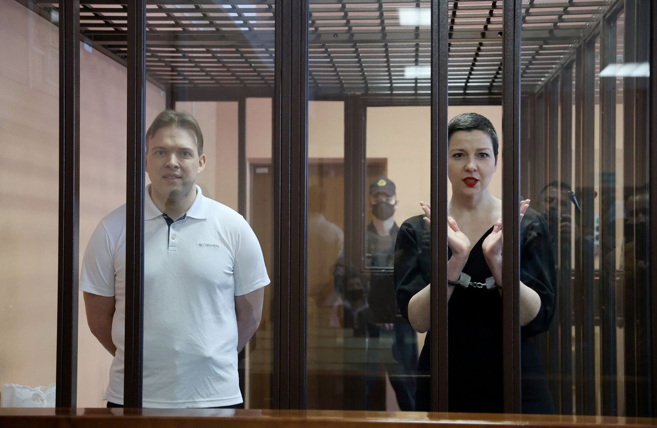 Maxim Znak en Maria Kolesnikova maandag in de rechtbank in de Wit-Russische hoofdstad Minsk.