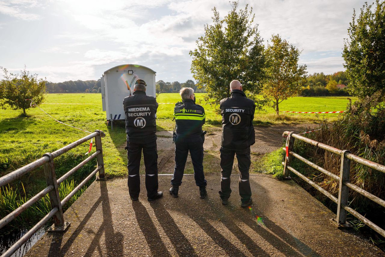 Rechters van de rechtbank Noord-Nederland gingen woensdag kijken op de boerderij aan de Buitenhuizerweg in Ruinerwold.