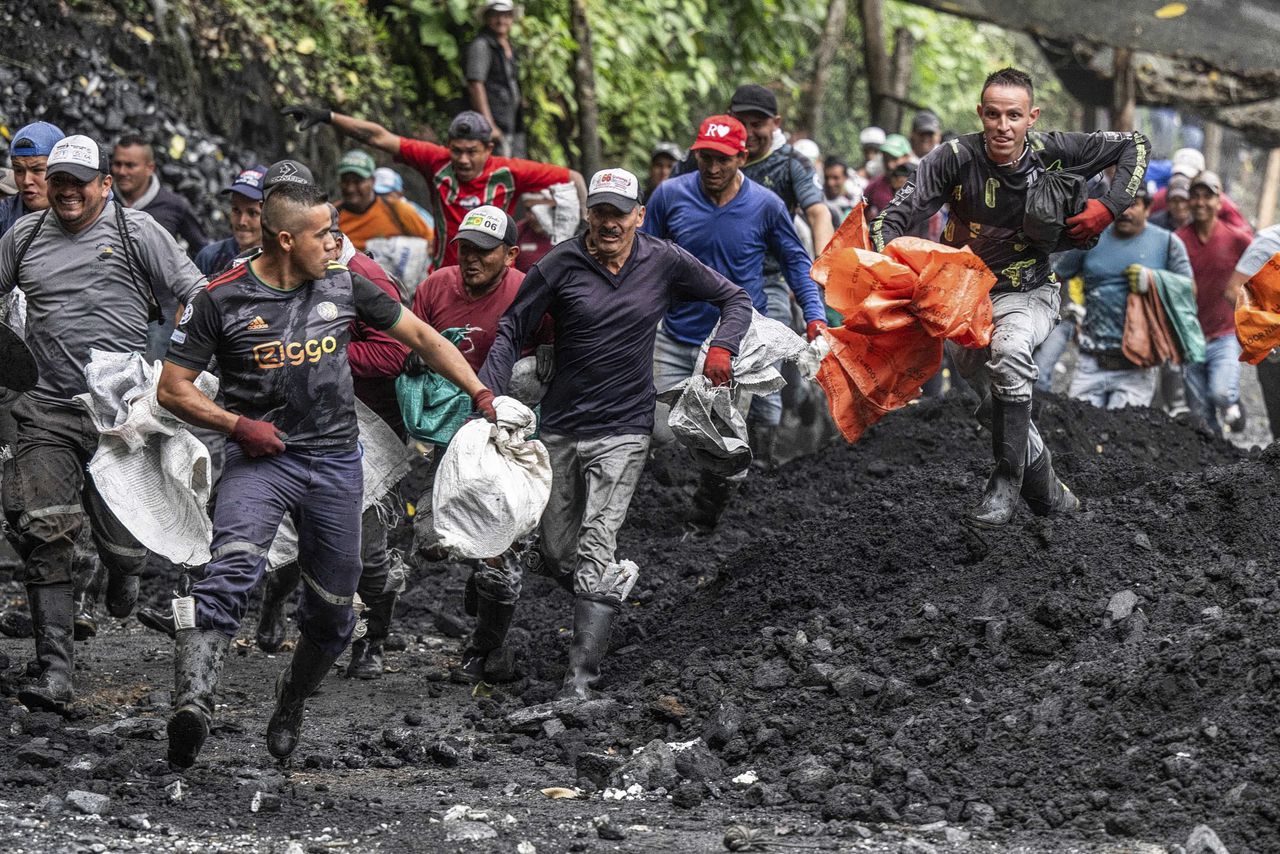 Op zoek naar groene edelstenen in afgedankte Colombiaanse bodem 