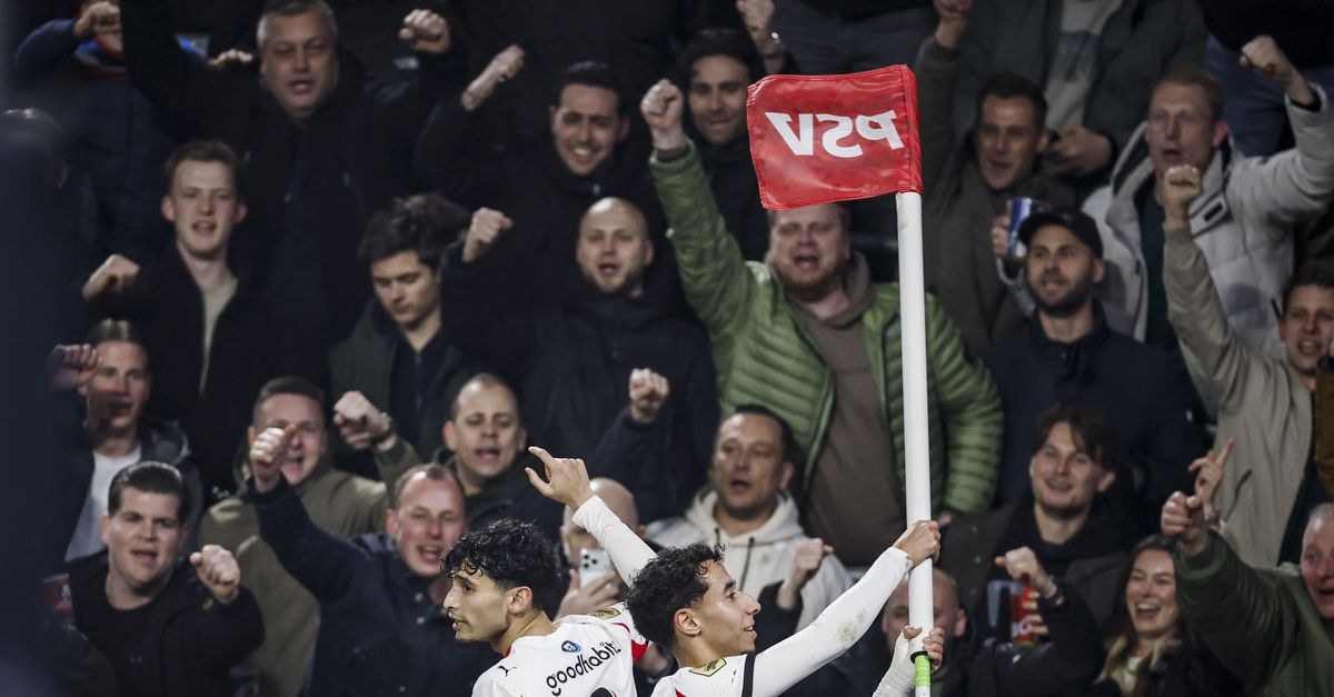 Bij elke spelhervatting morste AZ opzichtig handenvol tijd. Vanaf deze zomer mag dat niet meer