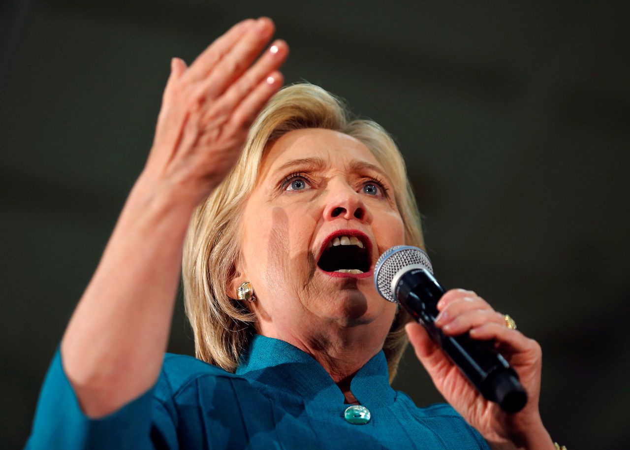 Clinton zaterdag tijdens een campagnebijeenkomst in Californië, waar komende dinsdag veel kiesmannen worden verdeeld.