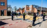 Politie doet onderzoek op het Pascalplein in Schoonhoven waar afgelopen donderdag een 36-jarige man is neergeschoten. 