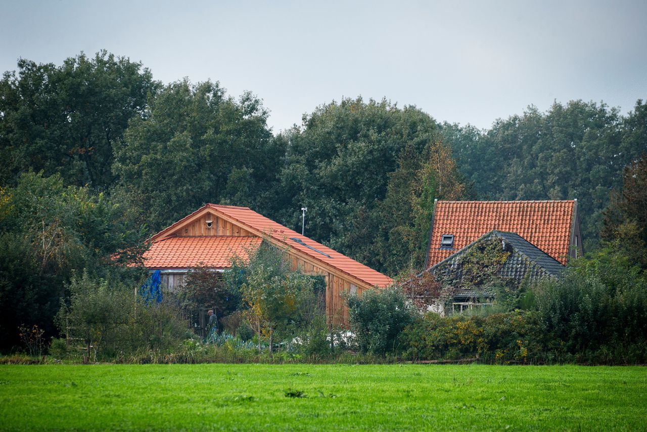 De boerderij in Ruinerwold waar Van D. jarenlang met zes van zijn kinderen woonde.