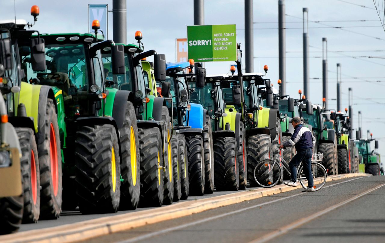 Boerenprotest in Bonn, eind oktober. In de Duitse landbouw heerst naast woede over mestproblematiek ook boosheid over een recent verbod op het gebruik van bepaalde pesticides en regels voor dierenwelzijn.