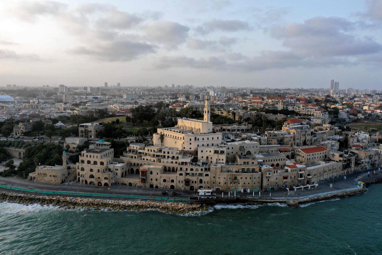 Luchtfoto uit april van havenstad Jaffa, vlakbij Tel Aviv. De familie aan vaderskant van NRC-journalist Nina Jurna komt er vandaan, juweliersfamilie El Hreish. Ze bezocht de stad in 2019.