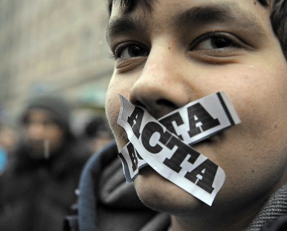 Er is veel gedemonstreerd tegen ACTA, omdat het verdrag gezien wordt als een bedreiging voor internetvrijheid. Het Europees Parlement stemt in juli over het verdrag.