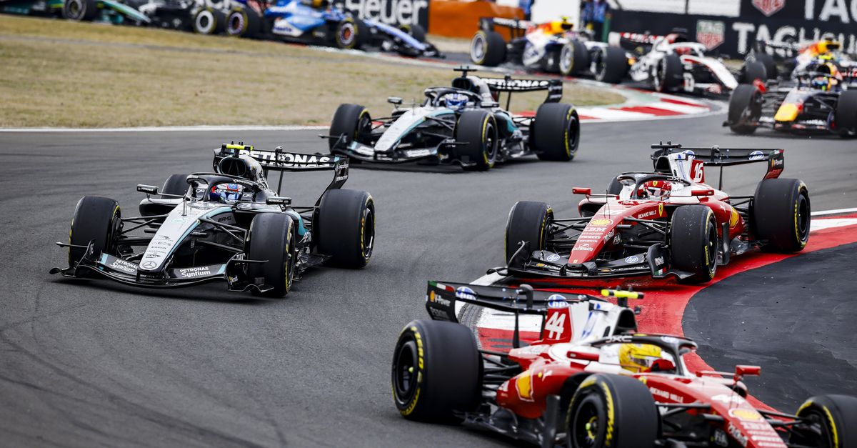 Terwijl Antonelli en Hamilton feest vierden, had Verstappen zijn ‘onbestuurbare’ Red Bull al geparkeerd