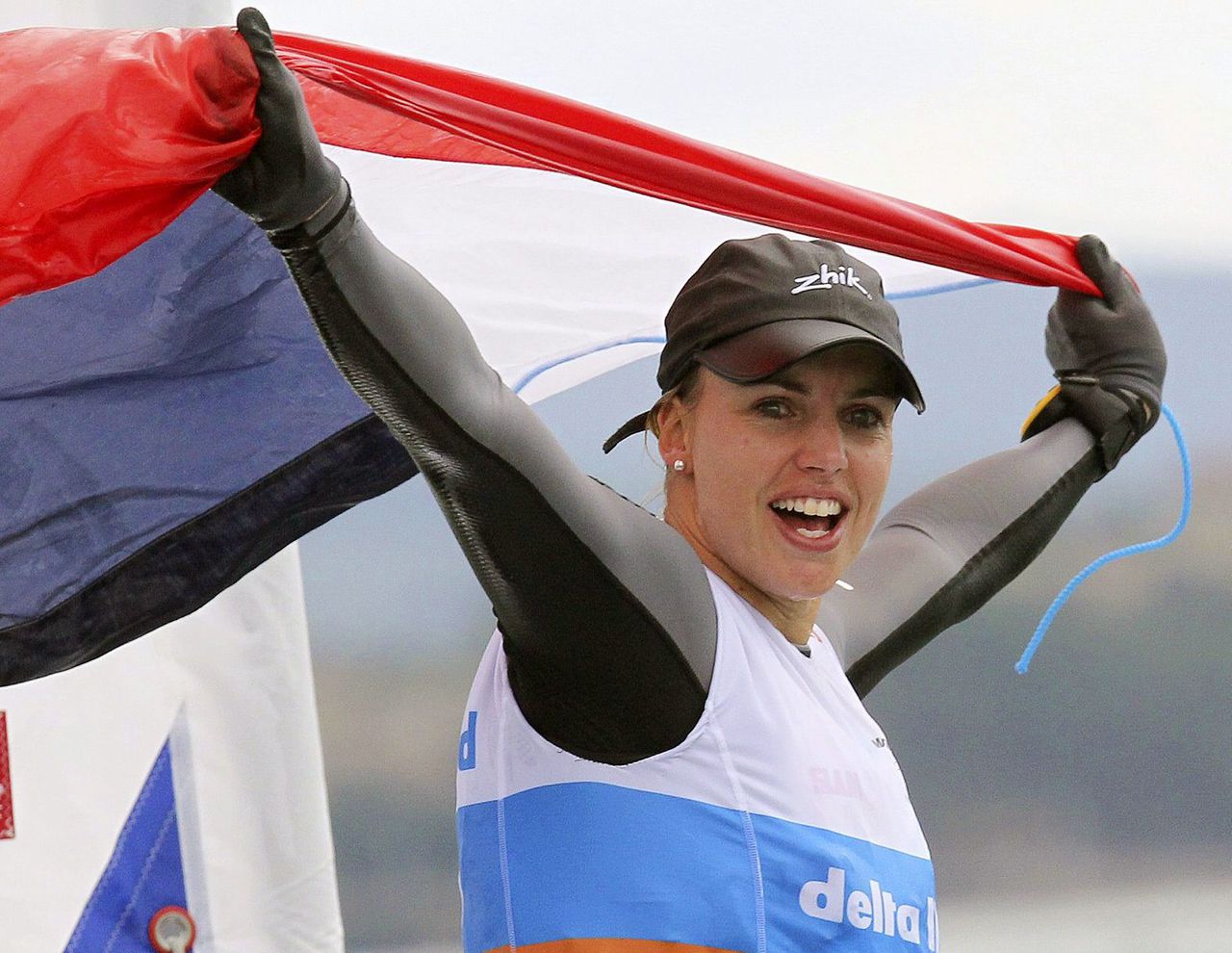 Marit Bouwmeester viert haar tweede wereldtitel.