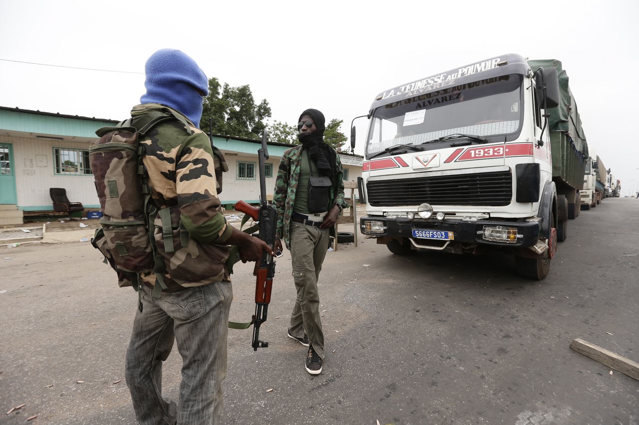 Muitende Ivoriaanse militairen accepteren deal 