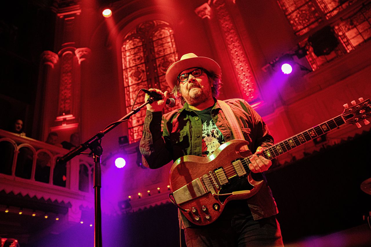 Zanger Jeff Tweedy van Wilco, zaterdagavond in Paradiso in Amsterdam. Foto Niels Vinck