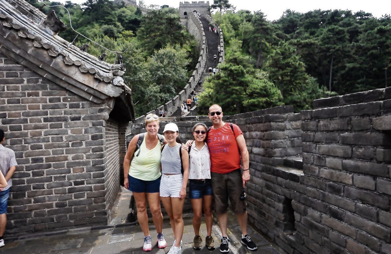 Het gezin Van der Zwan ging afgelopen zomer naar China, het land waar de dochters Yara en Linouk oorspronkelijk vandaan komen.