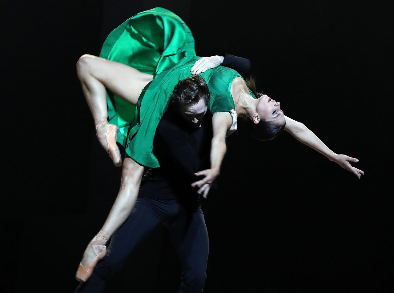 Mooie lange lijnen in de dans van Tristan + Isolde van Het Nationale Ballet