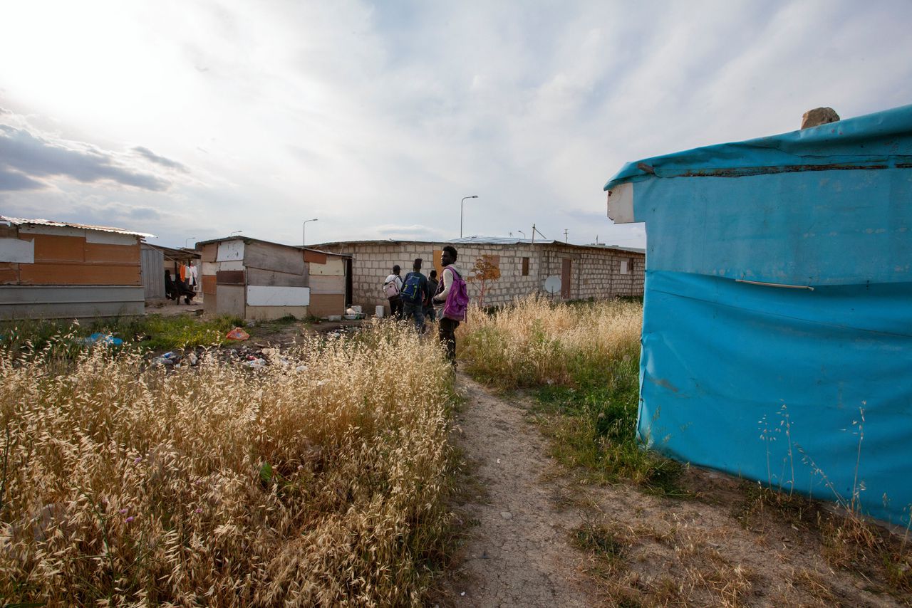 Vier aardbeiplukkers levend verbrand in Zuid-Italië, twee verdachten aangehouden op verdenking van moord