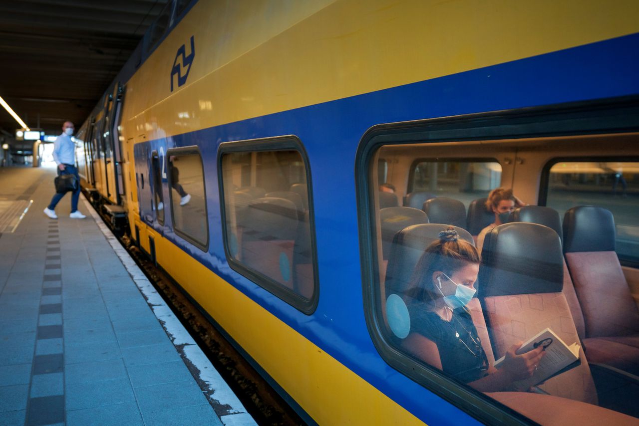 Een trein van NS op Utrecht Centraal.