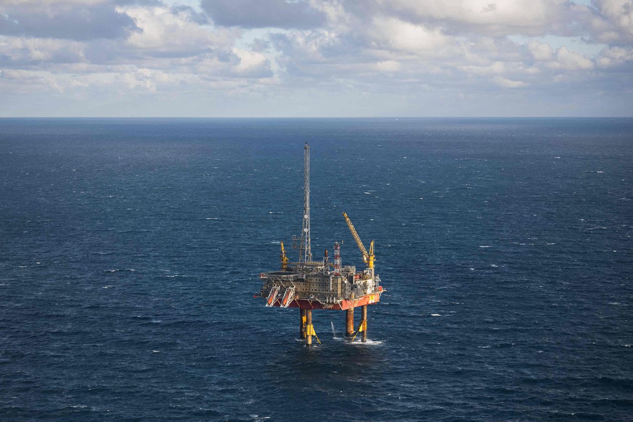 Europa ziet in windenergie een reddingsboei uit geopolitieke crisis, maar de sector ligt stil. Noordzeelanden schroeven nu samenwerking op