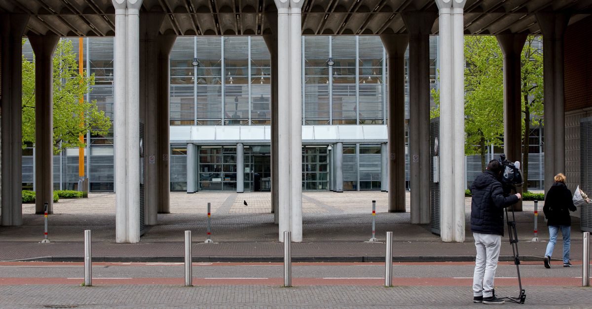 Een 39-jarige man is woensdag veroordeeld tot twintig jaar gevangenisstraf voor het wurgen van een vrouw in een vakantiehuisje in Mierlo.