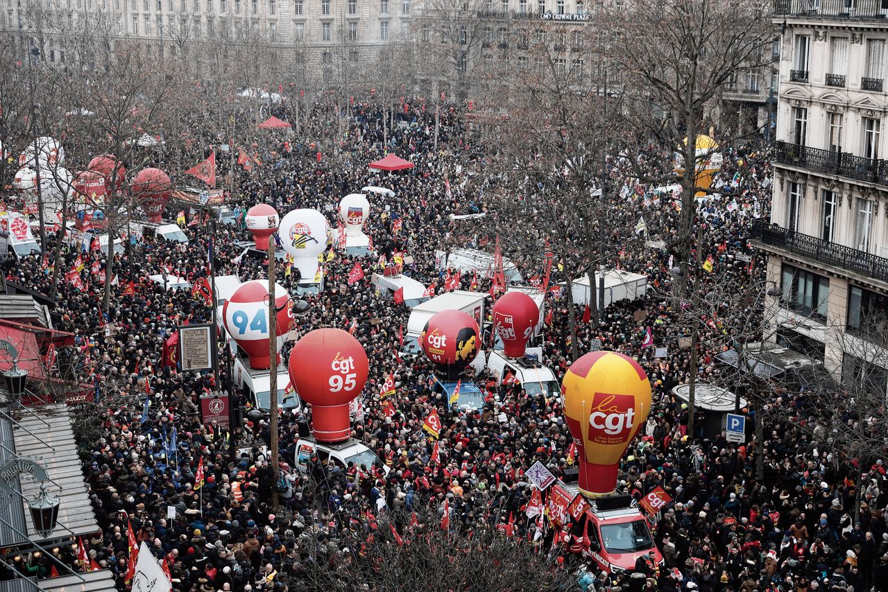 In Parijs demonstreert men deze ‘zwarte donderdag’ vooral tegen Macron 