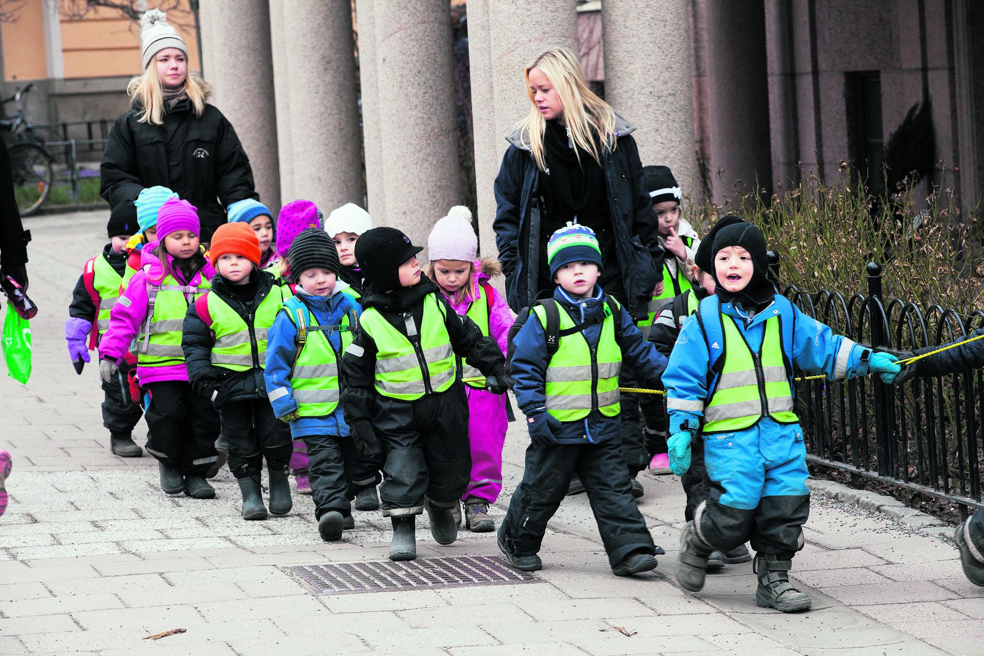 Швеция дети в городе