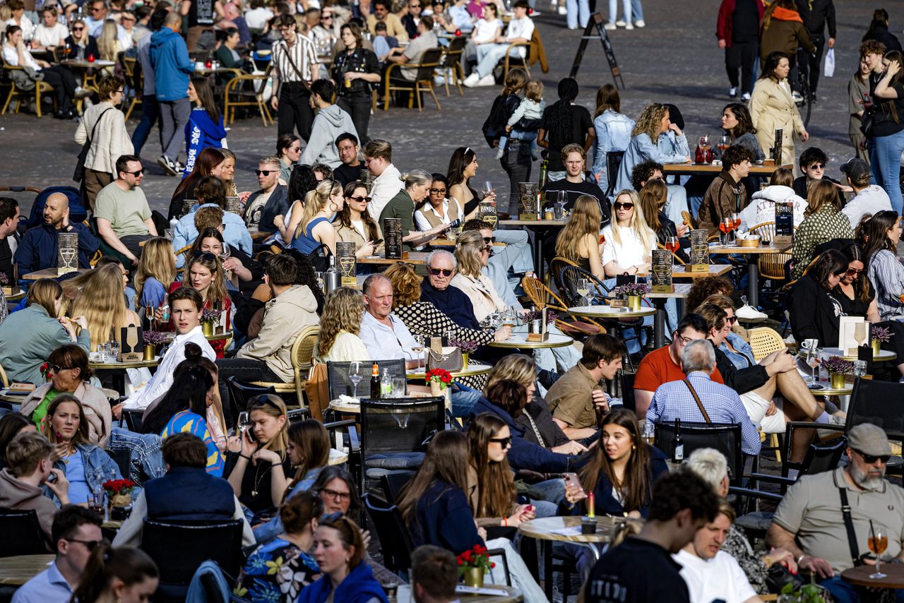 CBS: Adults drink less alcohol, Amsterdam smokes and moves the most