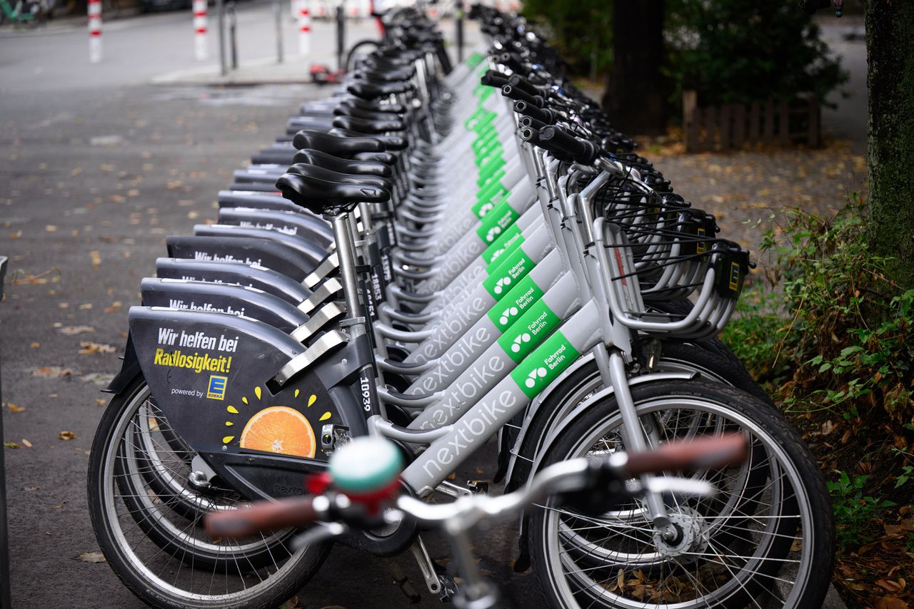 DDR-plek in Berlijn herleeft; columnist ontdekt deelfiets