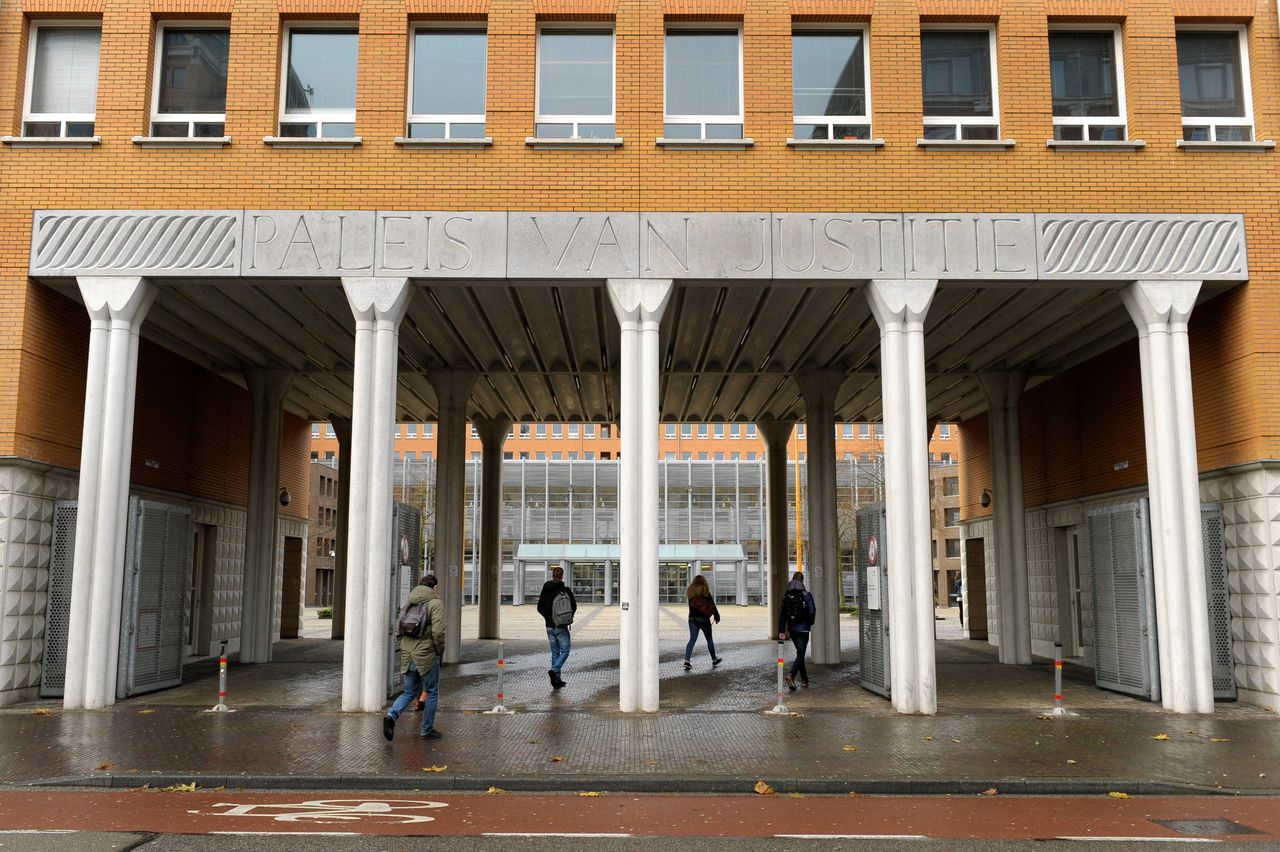 Voormalig officier van justitie Derk K. kreeg maandag een taakstraf van 160 uur van de rechtbank in Den Bosch.