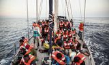 Migranten op een boot van de Italiaanse hulporganisatie Mediterranea, op 4 juli.