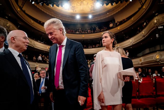 Geert Wilders (PVV) en Lidewij de Vos (FVD) voorafgaand aan de Troonrede in de Koninklijke Schouwburg in Den Haag.