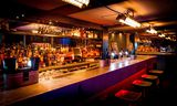 De bar van club Bitterzoet in het centrum van Amsterdam. De maatregel om nachtclubs te sluiten lijkt goed te hebben gewerkt tegen de coronabesmettingen.