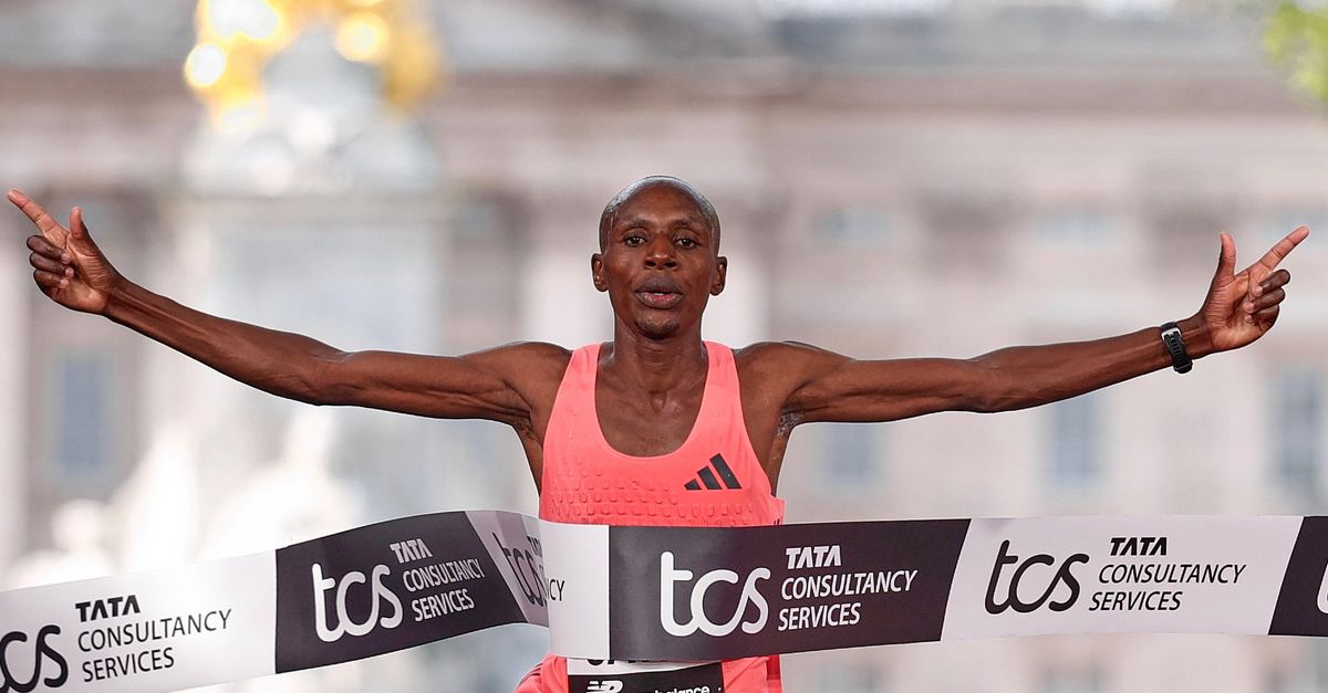 Sebastian Sawe loopt de marathon Londen in 1.59.30, de magische grens is doorbroken. Hoe is dat mogelijk?